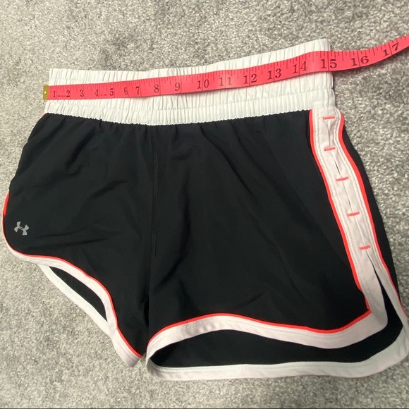 Black & White (w/Pink) Under Armour Workout Shorts, M - Picture 6 of 12